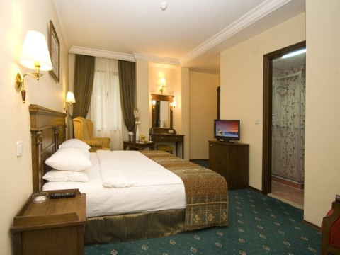 HOTEL GOLDEN CROWN