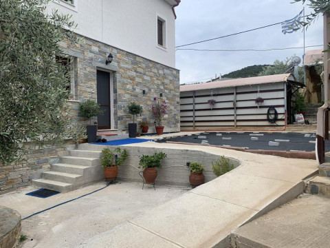 EFFIE#039;S MAISONETTE WITH DETACHED STUDIO