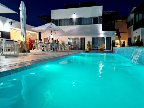 BUNGA BUNGA RESORT.