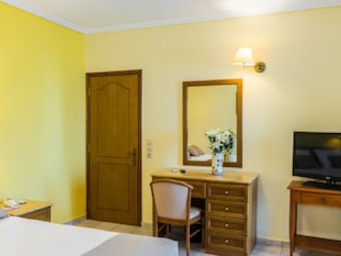 ANDREOLAS LUXURY SUITES