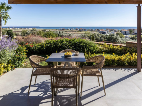 Akrolithos Luxury Suites