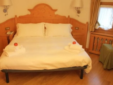 HOTEL ROYAL