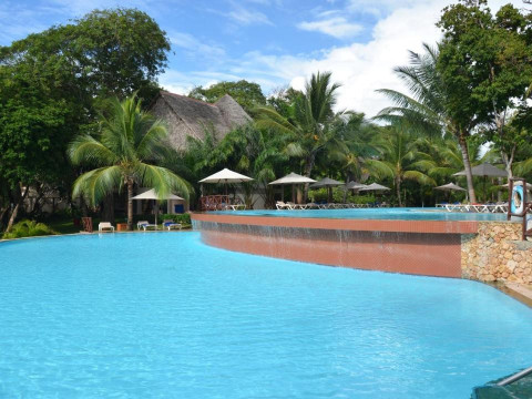 Baobab Beach Resort & Spa and Safari Tsavo Explorer RO