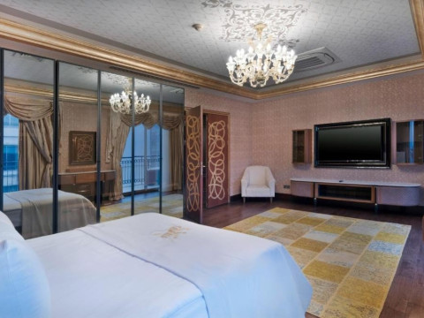 Cratos Premium Hotel