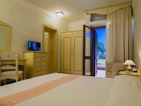 IS MOLAS RESORT