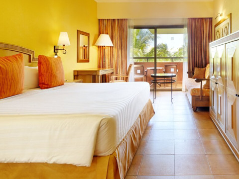 Barcelo Maya Colonial