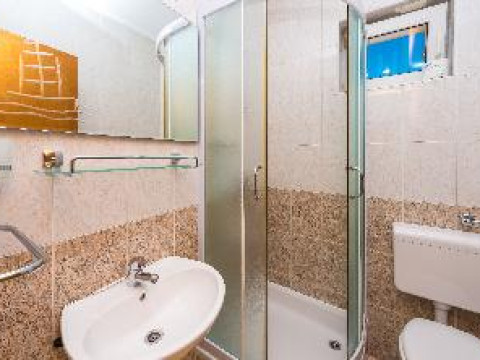 APARTMENTS AND ROOMS CINA