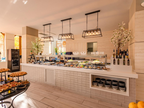 Corallium Beach by Lopesan Hotels