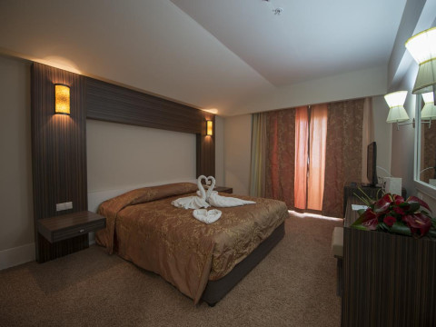 CRYSTAL FAMILY RESORT & SPA