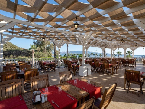 GOLDEN BEACH HOTEL