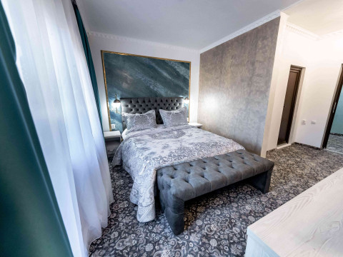 Suru Hotel  Restaurant