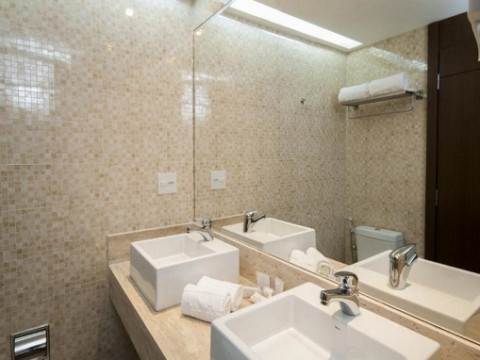 AMERICAS GRANADA HOTEL