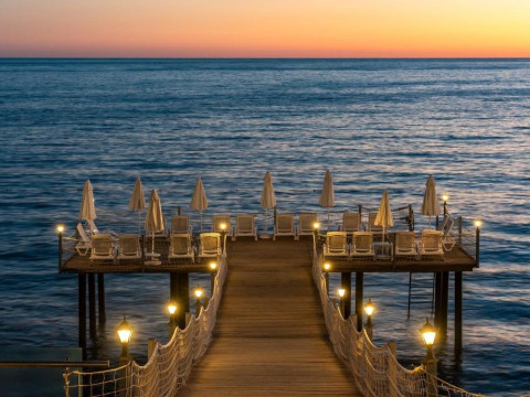 White City Beach Hotel