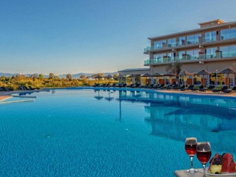 Ninos Laguna Holiday Resort
