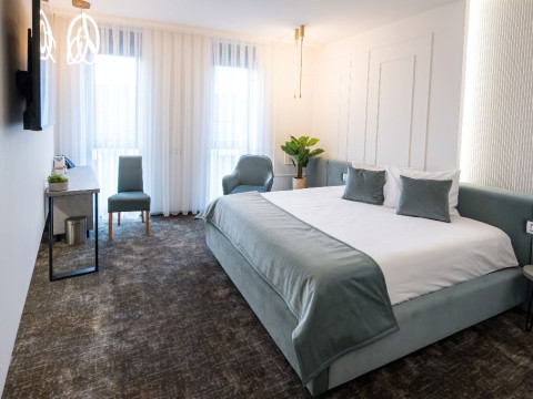 . ALIVE Hotel