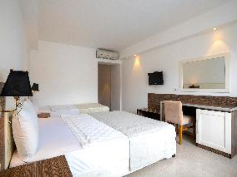 CLUB SHARK HOTEL