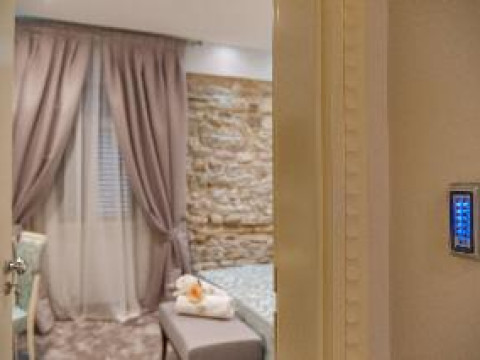 ANTIQUE SPLIT LUXURY ROOMS