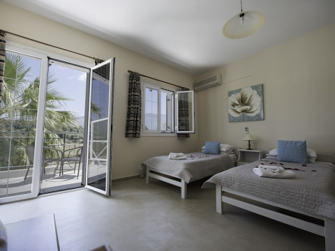 THEROS RETREAT