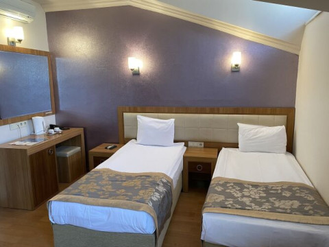 GRAND ANZAC HOTEL