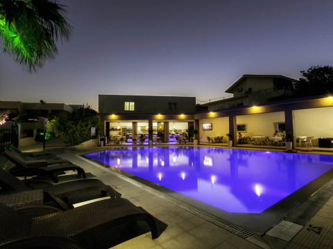 Hillside Studios&Apartments