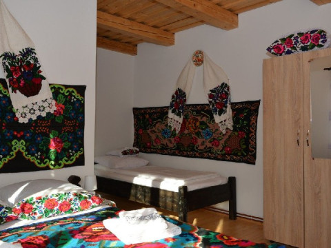 CASA MARAMURESEANA LARISA