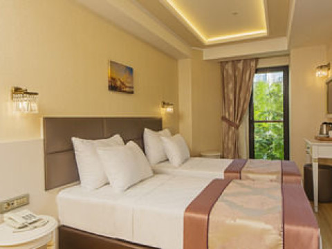 GRAND NAKI HOTEL