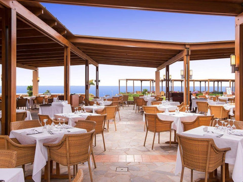 Kernos Beach Hotel