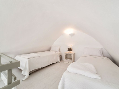 Kampanario Villa Santorini