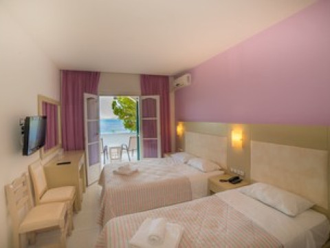 PORTO KOUKLA BEACH HOTEL