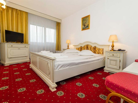 HOTEL CETATE.