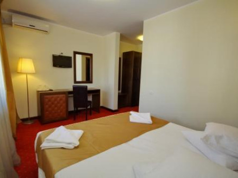 CITY HOTEL