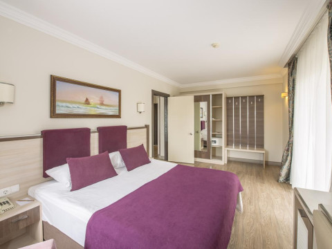 CRYSTAL AURA BEACH RESORT & SPA