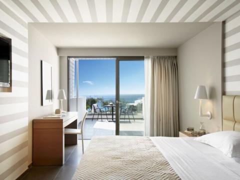 Lichnos Beach Hotel  Suites