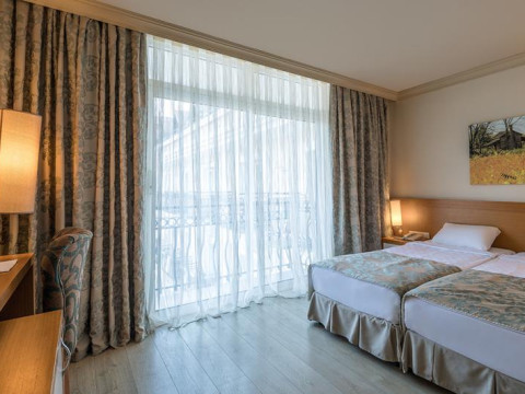 LOCEANICA BEACH RESORT HOTEL