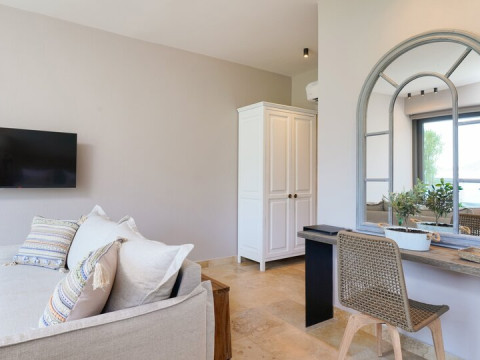 Essentia Luxury