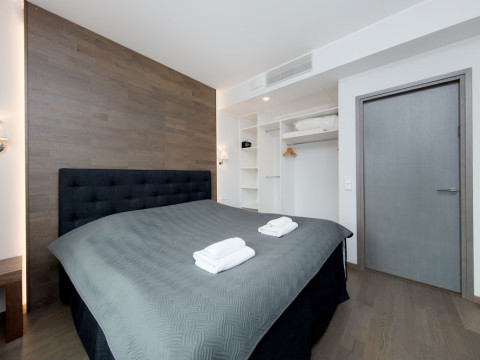 8ERA BUSINESS EXECUTIVE ROTERMANNI APTS