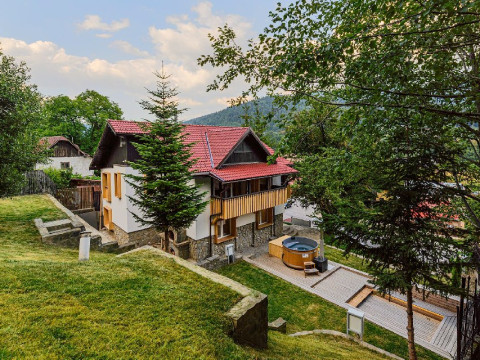 .  Blend Mountain Villa