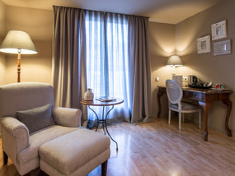 VINCCI LYS HOTEL