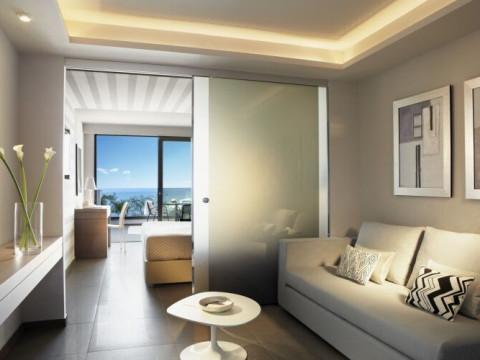 Lichnos Beach Hotel  Suites