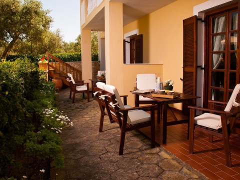 AMBOULA BEACH APARTMENTS