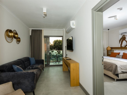 YALIPARK BEACH HOTEL