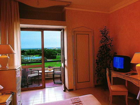 IS MOLAS RESORT