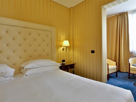 BEST WESTERN HOTEL CAVALIERI DELLA CORONA