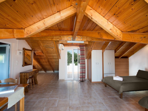 THEROS RETREAT