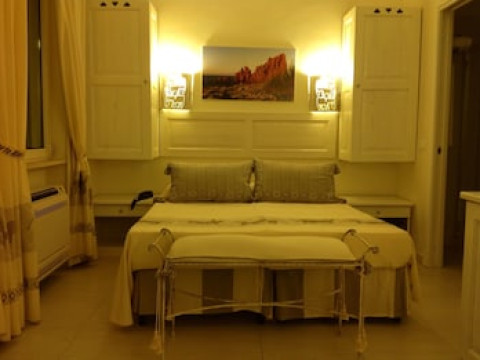 BEACH HOTEL BUDONI