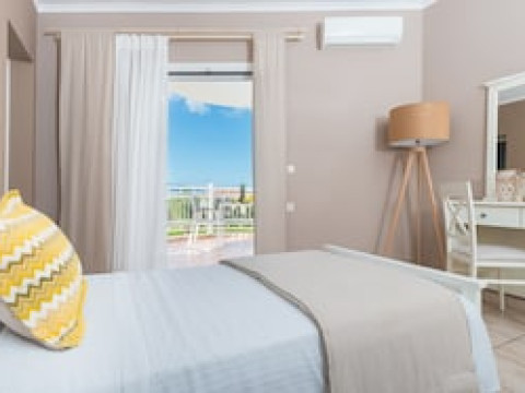 ARKADIA LUXURY HOTEL APARTMENTS