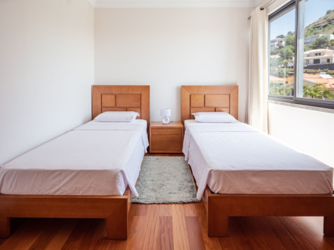 25 - ELEGANT APARTMENT WITH SEAVIEWS