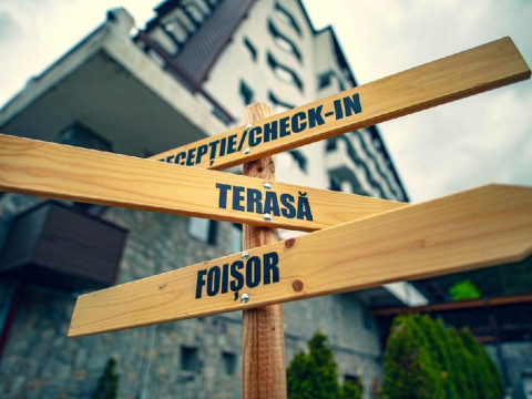 HOTEL PESTERA. - Moroeni - Parcul Natural Bucegi - Cota 1610
