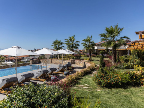 Akrolithos Luxury Suites