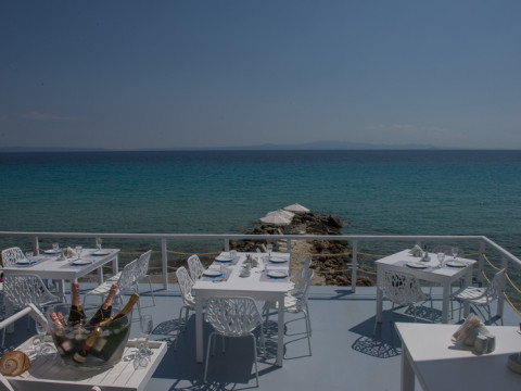 White Suites Resort
